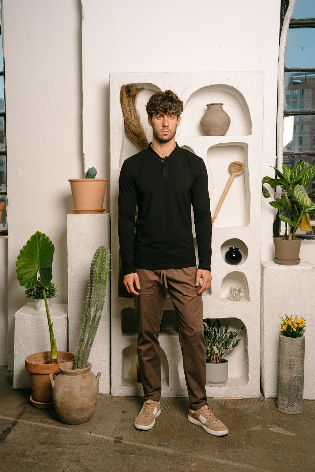 Fortis Slim Fit muška majica dugih rukava Crna – kompletan izgled na modelu