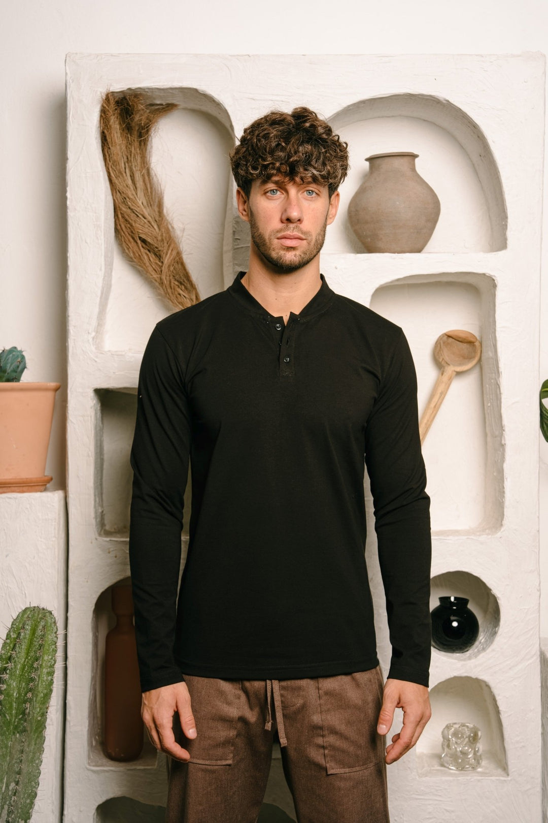 Fortis Slim Fit muška majica dugih rukava Crna – prednji pogled na modelu