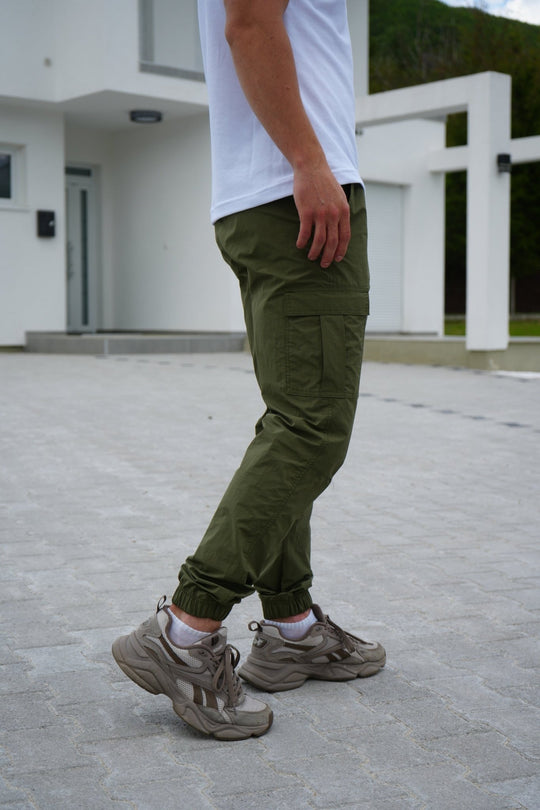 Šuškave Cargo Džeparice Olivewood – bočni prikaz muških cargo pantalona